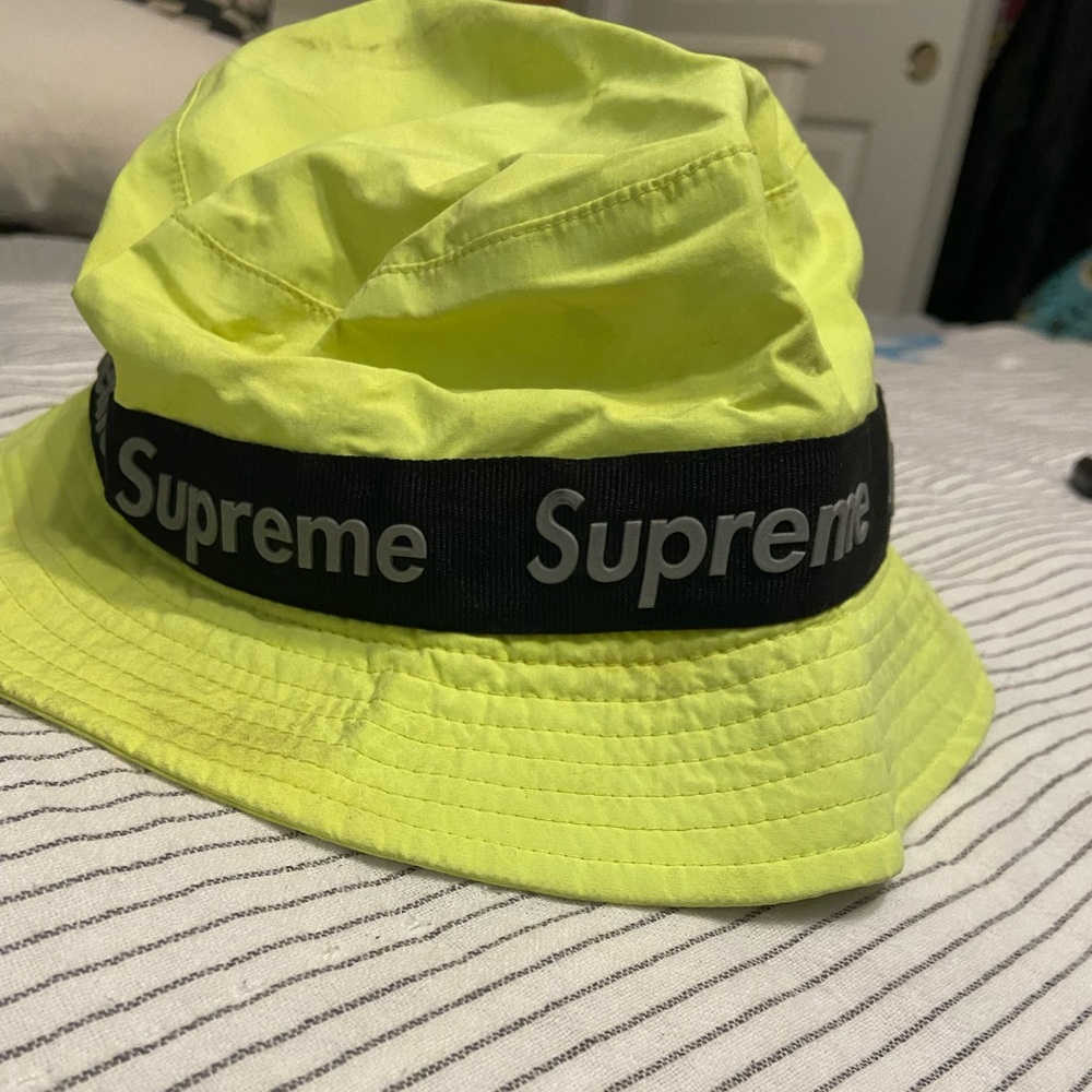 Supreme neon yellow hat